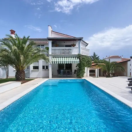 In With Swimming Pool *