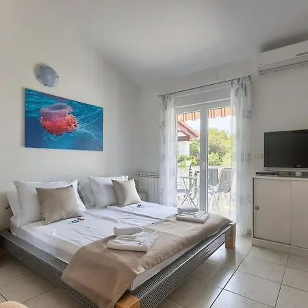Vila In With Swimming Pool