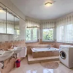 In With Swimming Pool Villa Pula