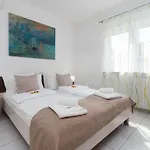 Villa In With Swimming Pool Pula