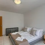 Villa In With Swimming Pool Pula